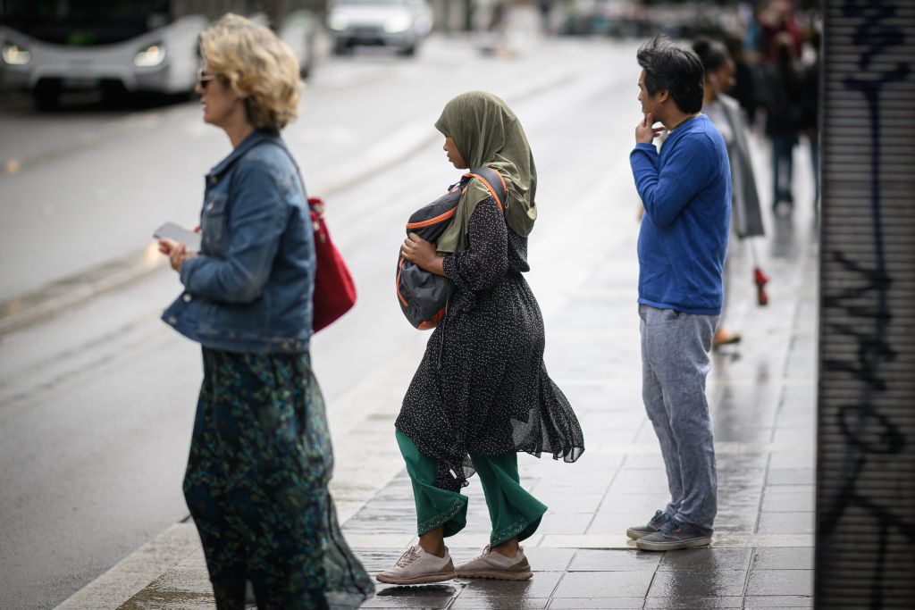 Montreuil : une lycéenne qui ne voulait pas retirer son abaya gifle sa professeure, lui crache dessus et l'insulte