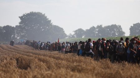 Bassines: entre 700 et 1.000 opposants manifestent dans la Vienne