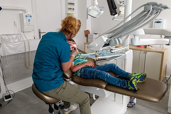 La MIH, cette maladie qui détruit l’émail des dents, touche de plus en plus d’enfants