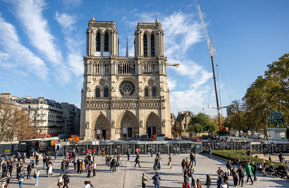 Sept tapisseries contemporaines commandées pour Notre-Dame de Paris