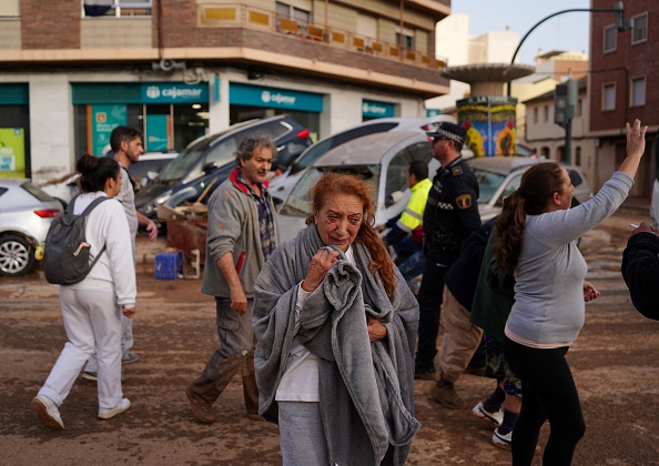 Une rue couverte de boue à la suite d'inondations meurtrières dans le quartier De La Torre à Valence, en Espagne. (MANAURE QUINTERO/AFP via Getty Images)