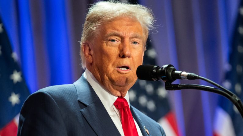 Le président américain élu Donald Trump s'exprime lors d'une réunion avec les républicains de la Chambre des représentants à l'hôtel Hyatt Regency à Washington, DC, le 13 novembre 2024. (ALLISON ROBBERT/POOL/AFP via Getty Images)