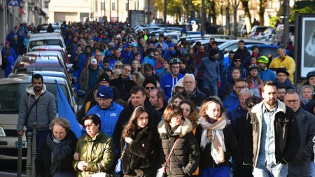 « Marche bleue » à Limoges en hommage à « l’homme en bleu », cycliste emblématique renversé par une voiture