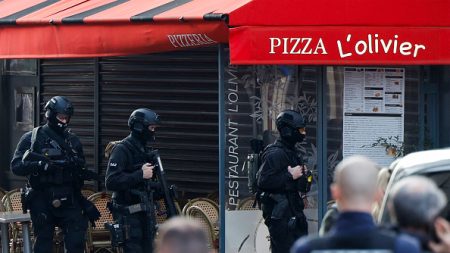 Issy-les-Moulineaux : l’homme retranché dans une pizzeria arrêté, ses otages libérés