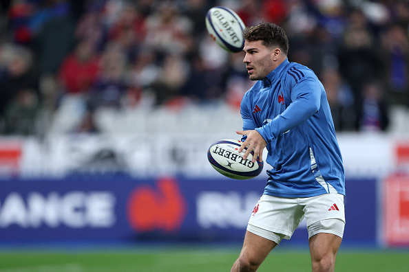 Antoine Dupont sur la pelouse du Stade de France, le 16 novembre 2024. (FRANCK FIFE/AFP via Getty Images)