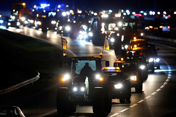 Coup d'envoi d'un nouveau cycle de mobilisation agricole à Vélizy-Villacoublay, le 17 novembre 2024. (Photo IAN LANGSDON/AFP via Getty Images)