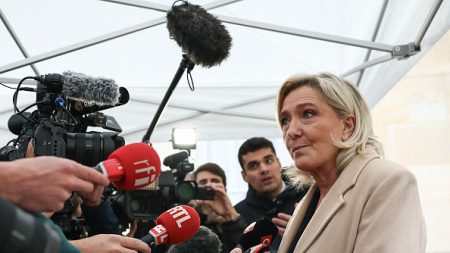 Après son entretien avec Michel Barnier, Marine Le Pen votera la censure si le budget reste « en l’état »