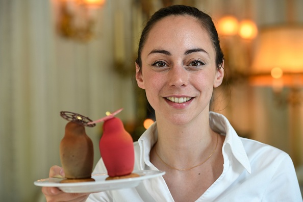 La chef pâtissière Nina Metayer, au café Pouchkine, le 23 mai 2018 à Paris.   (BERTRAND GUAY/AFP via Getty Images)