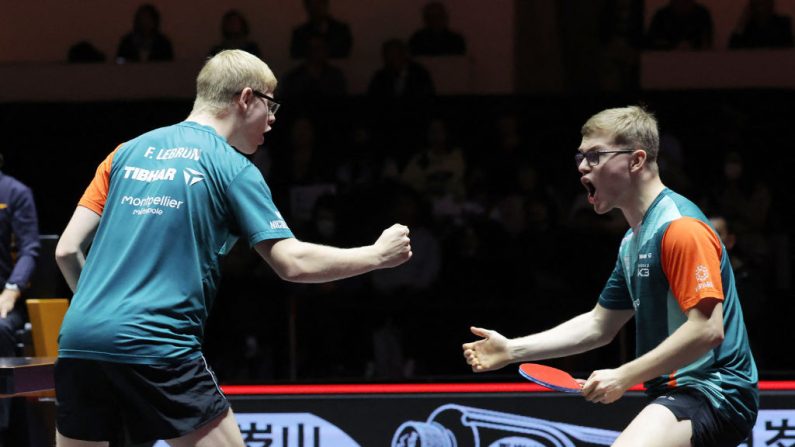 Alexis et Félix Lebrun ont été sacrés en double samedi aux WTT Finals de Fukuoka, ultime rendez-vous d'une année que les Français terminent ensemble au sommet. (Photo : STR/JIJI Press/AFP via Getty Images)