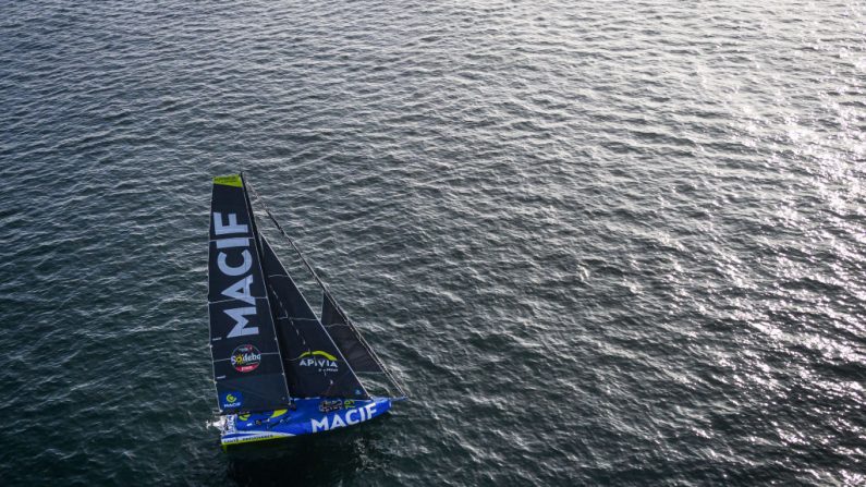 Charlie Dalin mène toujours la flotte du Vendée Globe devant les Imoca de Thomas Ruyant et de Sam Goodchild, qui courent pour la même équipe (Vulnerable), vendredi au pointage de 19h00 (GMT+1). (Photo : LOIC VENANCE/AFP via Getty Images)