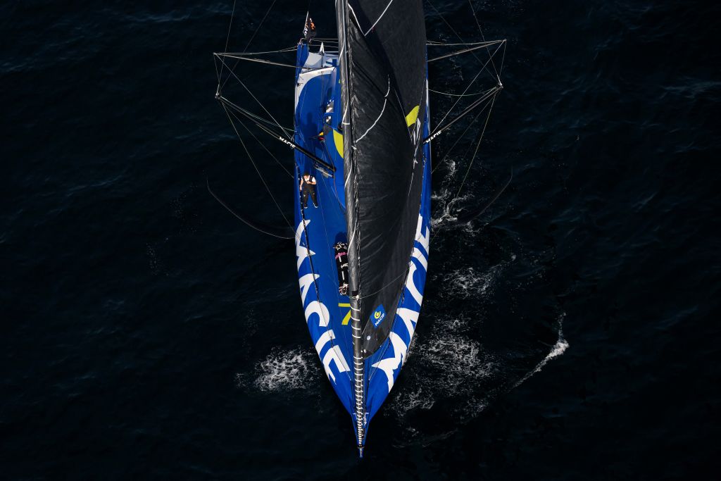 Vendée Globe : Charlie Dalin mène toujours une échappée de dix navigateurs