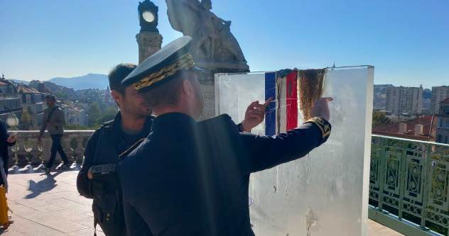 Marseille : dégradation d'une stèle rendant hommage aux victimes d'attentats, les auteurs recherchés