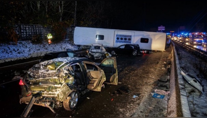 Val-de-Marne : un bus BlaBlacar se renverse sur l'A6B, au moins 5 blessés graves et une trentaine de blessés légers