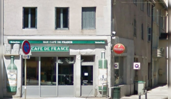 Le café de France, sur la place saint Pierre à Pontarlier (Doubs). (Capture d'écran Google Maps)