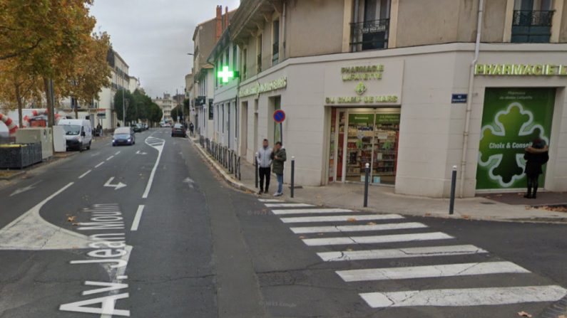 Une dame de 84 ans a été violemment percutée par un bus avenue Jean-Moulin, à Béziers (Hérault), le 25 novembre 2024. (Capture d’écran Google Maps)