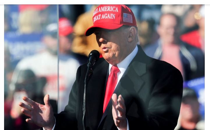 Donald Trump prononce un discours lors d'un meeting de sa campagne présidentielle à Lititz (Pennsylvanie), le 3 novembre 2024. (Michael M. Santiago/Getty Images)