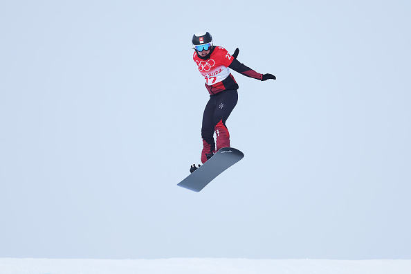 Sophie Hediger de l'équipe suisse participe aux qualifications du snowboard cross lors de la cinquième journée des Jeux Olympiques d'hiver de Pékin 2022 au Genting Snow Park le 9 février 2022 à Zhangjiakou, en Chine. (Ezra Shaw/Getty Images)