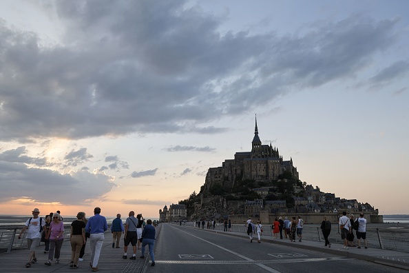 Le chef cuisinier Jean Imbert annonce l’ouverture d’un restaurant au Mont Saint-Michel début 2025