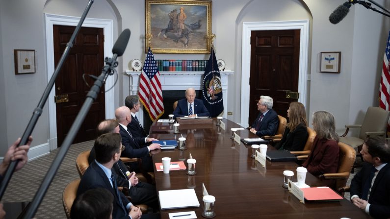 Le président américain Joe Biden s'exprime lors d'une réunion sur la lutte contre le flux de fentanyl aux États-Unis, dans la salle Roosevelt de la Maison-Blanche, le 21 novembre 2023 à Washington, DC. (Drew Angerer/Getty Images)