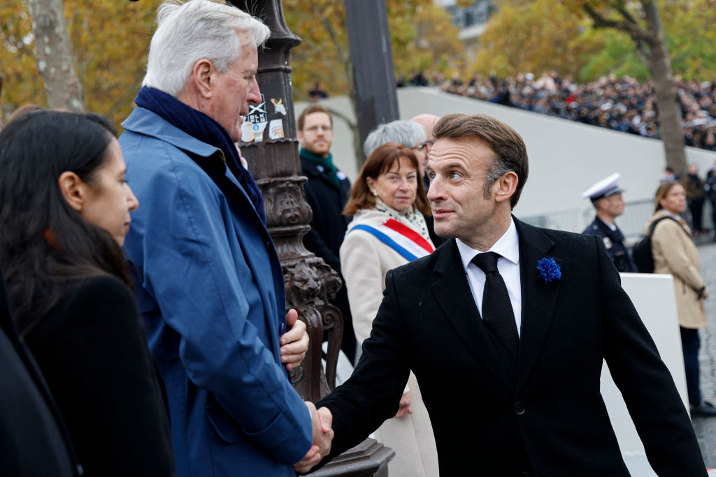 Motion de censure : Emmanuel Macron pense déjà à l’après-Barnier