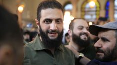 Nouvel homme fort de la Syrie, Ahmad al-Chareh a demandé la levée des sanctions internationales et promis une tolérance à l’égard de toutes confessions