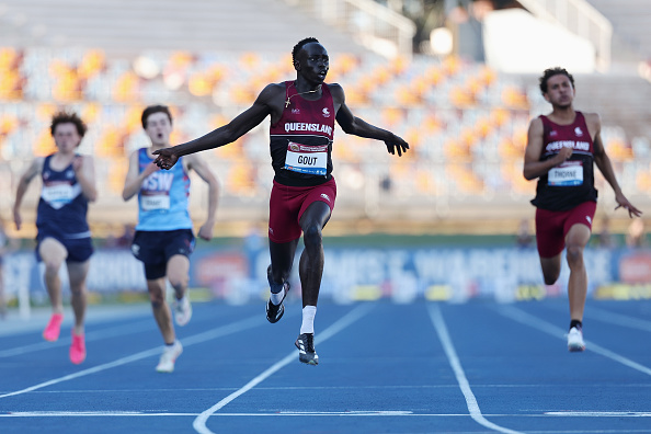 Gout Gout du Queensland remporte la finale du 200m des garçons U18 avec un temps record national de 20,04 secondes. (Cameron Spencer/Getty Images)