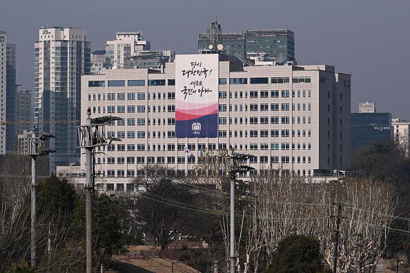 Le bâtiment du bureau présidentiel sud-coréen est vu à Séoul le 11 décembre 2024. (JUNG YEON-JE/AFP via Getty Images)