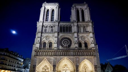 Notre-Dame de Paris : les premières messes de Noël résonnent dans la cathédrale restaurée