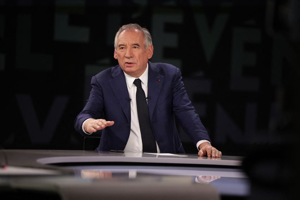 Retraites : François Bayrou promet de soumettre au Parlement un accord même partiel pour éviter la censure du PS