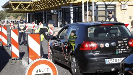 Péage du Perthus : un policier renversé et traîné au sol après un refus d’obtempérer, deux hommes interpellés et un en fuite