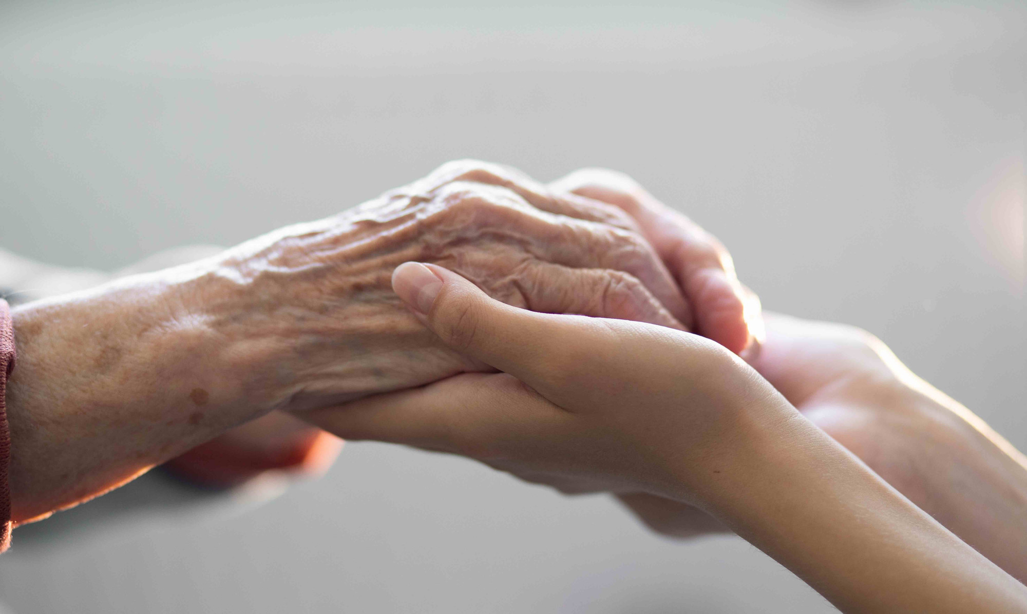 Fernande, 100 ans et son arrière-petite-fille Mel, stars du Web grâce à leurs relations émouvantes