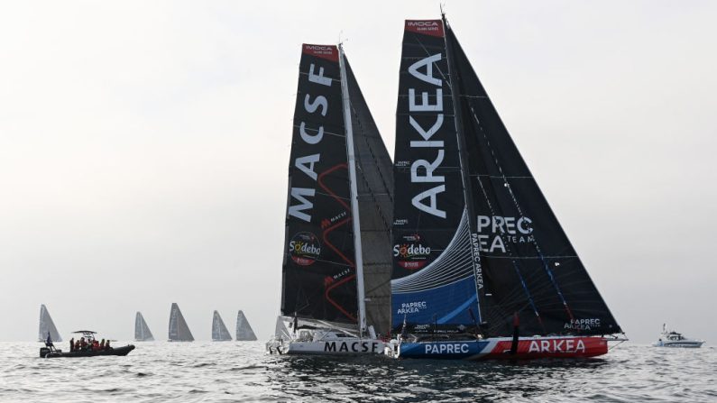 Toujours en tête du Vendée Globe depuis lundi, Charlie Dalin (Macif) voit son premier poursuivant, Sébastien Simon, revenir à près de 240 milles nautiques, malgré l'avarie majeure de foil subie par le skipper de Groupe Dubreuil dimanche. (Photo : SEBASTIEN SALOM-GOMIS/AFP via Getty Images)