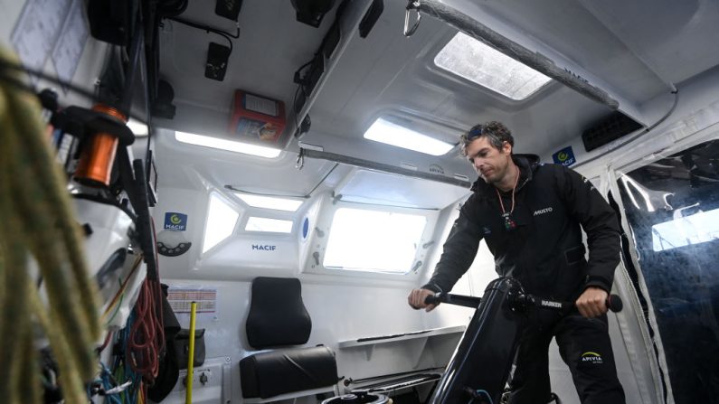 Charlie Dalin, à nouveau en tête du Vendée Globe depuis la veille, a repris jeudi un peu d'avance à l'approche du point Némo sur ses deux poursuivants Yoann Richomme et Sébastien Simon. (Photo : SEBASTIEN SALOM-GOMIS/AFP via Getty Images)