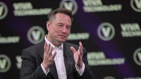 Musk promet de défendre le programme de visas H-1B malgré les critiques