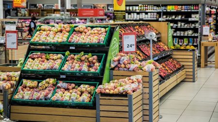 Des résidus de pesticides dans plus de la moitié des fruits et près d’un quart des légumes en France