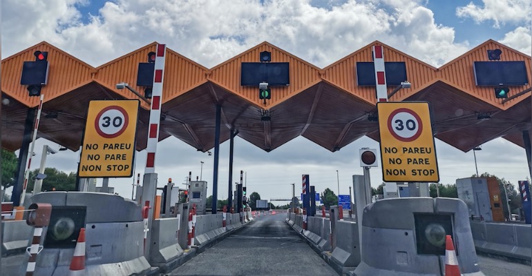 Station de péage de l'autoroute AP-7 en Espagne, gratuite depuis septembre 2021. (Photo : Raul Photography/Shutterstock)