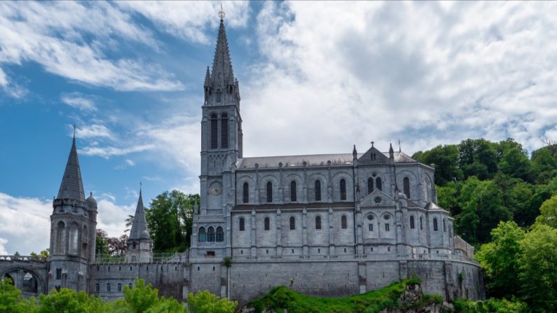 Le sanctuaire de Lourdes. (Photo : PHILIPIMAGE/Shutterstock)