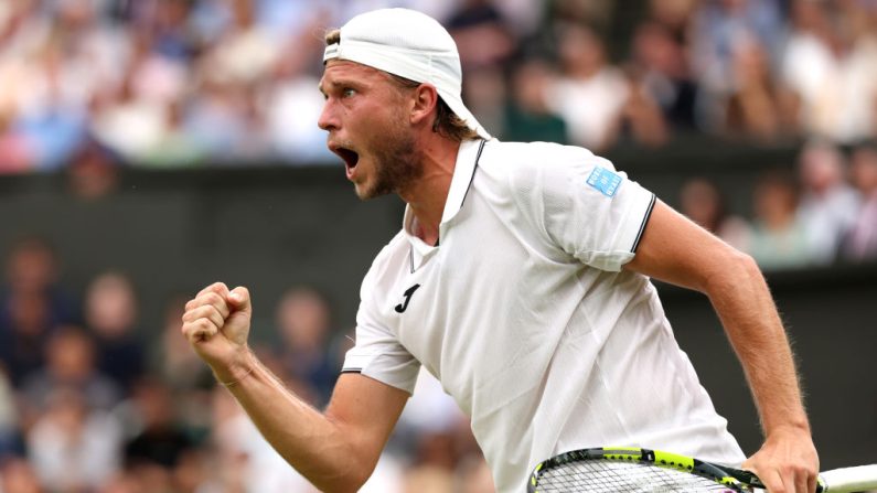 Alexandre Müller (67e mondial) s'est qualifié pour la finale du tournoi ATP 250 de Hong Kong en battant l'Espagnol Jaume Munar (62e) 4-6, 7-6 (7/5), 6-4, vendredi. (Photo : Sean M. Haffey/Getty Images)