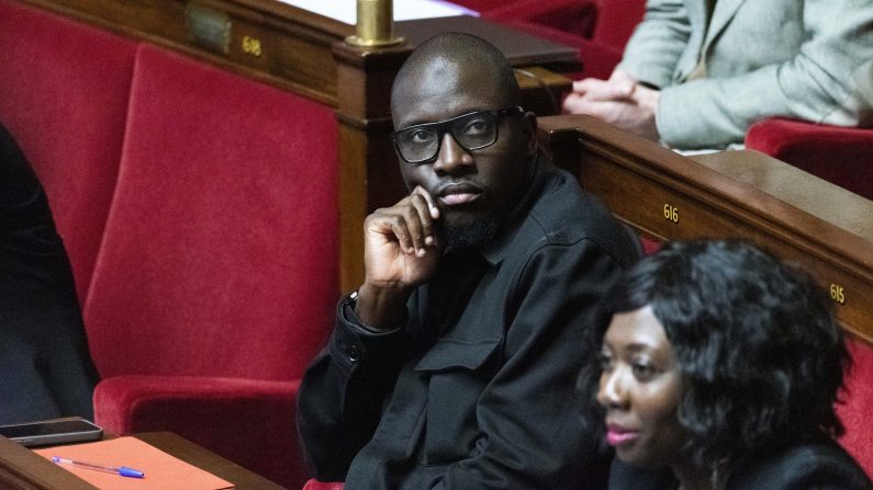 Aly Diouara assiste à une séance de questions au gouvernement à l'Assemblée nationale, à Paris, le 26 novembre 2024. (MAGALI COHEN/Hans Lucas/AFP via Getty Images)