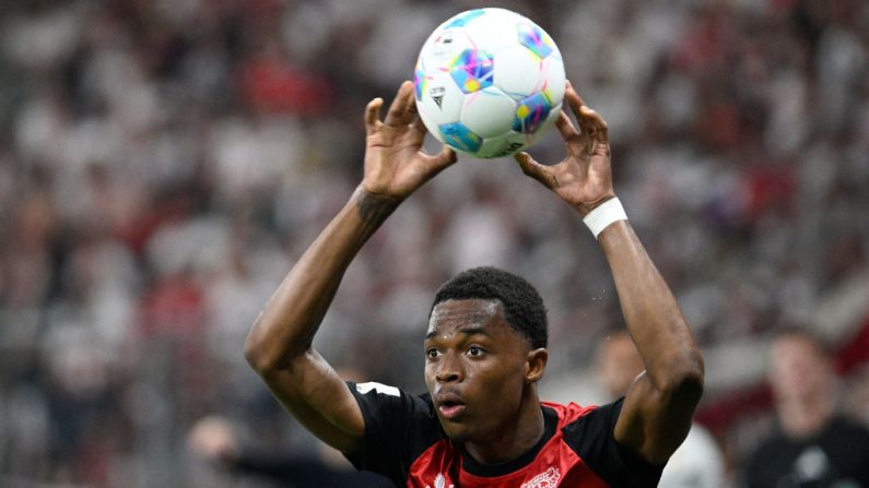 Jeanuël Belocian, international Espoirs, a été victime d'une rupture du ligament croisé antérieur du genou droit et sera indisponible jusqu'à la fin de la saison, a annoncé lundi son club, le Bayer Leverkusen. (Photo : SASCHA SCHUERMANN/AFP via Getty Images)