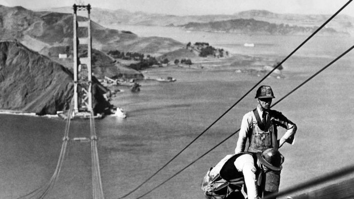 Le pont du Golden Gate, dans la baie de San Francisco, lors de sa construction en octobre 1935. La construction a commencé le 5 janvier 1933. (AFP/Getty Images)