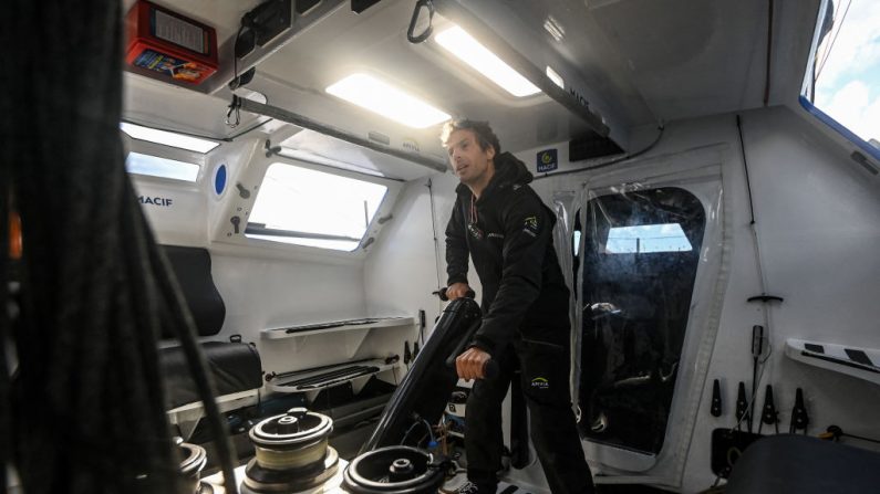 Le leader du Vendée Globe Charlie Dalin (Macif Santé Prévoyance), qui a franchi en premier l'équateur dimanche, a légèrement augmenté son avance sur son dauphin Yoann Richomme (Paprec Arkéa). (Photo : SEBASTIEN SALOM-GOMIS/AFP via Getty Images)