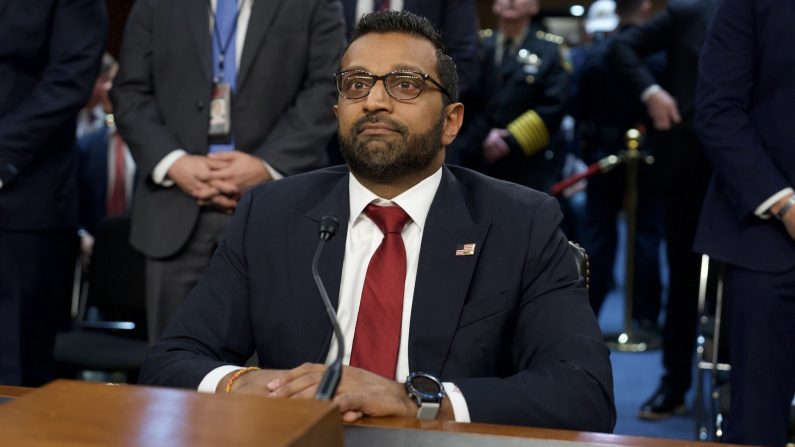 Kash Patel, candidat au poste de directeur du FBI, témoigne devant la commission judiciaire du Sénat au Capitole à Washington le 30 janvier 2025. (Madalina Vasiliu/The Epoch Times)