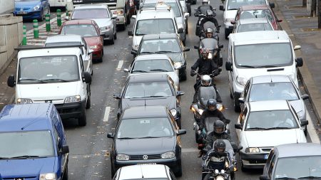 La circulation des motos entre les files est désormais autorisée, afin de fluidifier le trafic