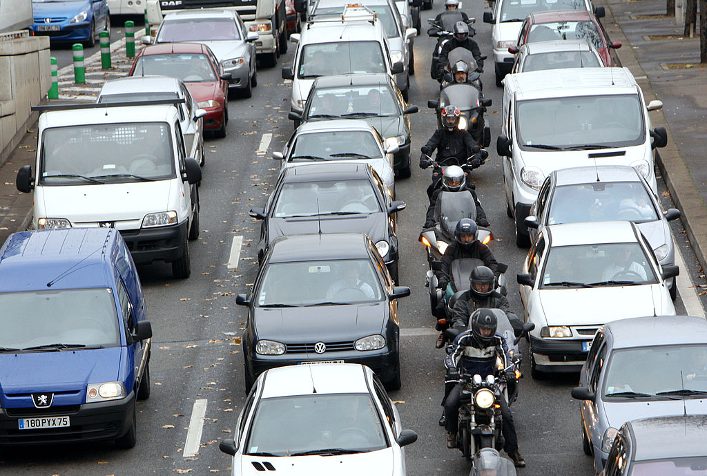 La circulation des motos entre les files est désormais autorisée, afin de fluidifier le trafic