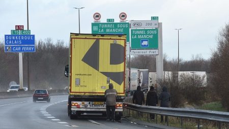 Une conductrice remonte l’A16 à contresens : deux morts et une blessée grave