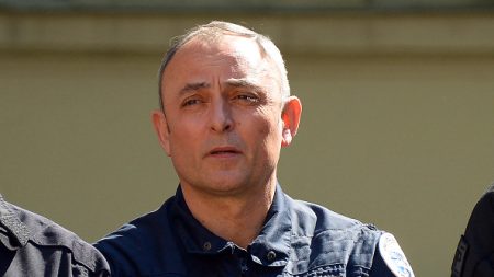 Le patron de la gendarmerie informe ses troupes de « la possibilité d’un conflit armé » en France