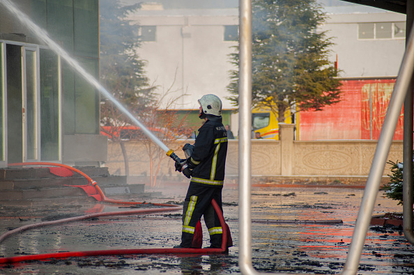 "Aucune alarme ne s'est déclenchée" : au moins 66 morts dans l'incendie d'un hôtel dans une station de ski en Turquie