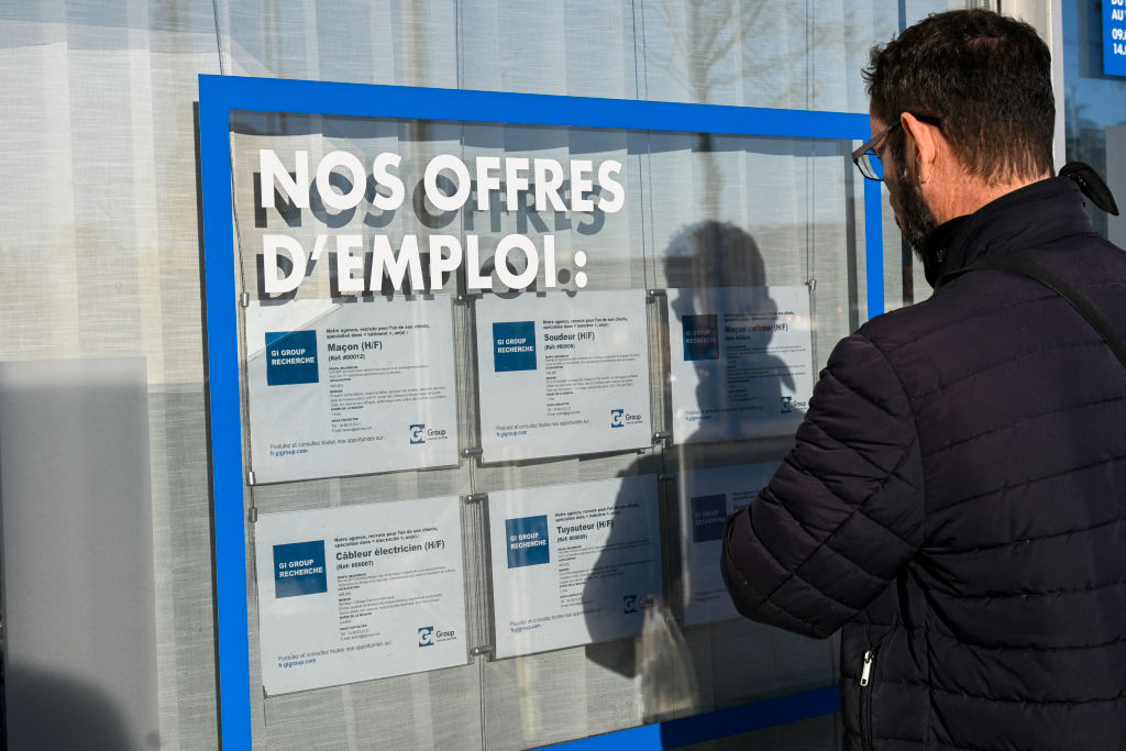 Les demandeurs d'emploi en forte hausse au 4ème trimestre 2024, en particulier chez les moins de 25 ans