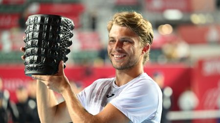 Tennis : le Français Alexandre Müller remporte son premier titre à Hong Kong